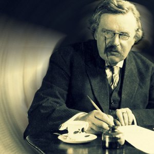 Chesterton alla scrivania